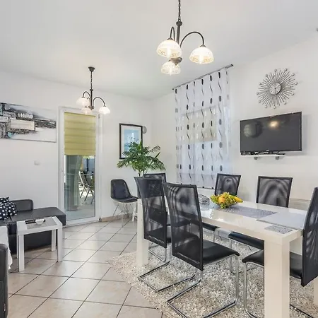 Holiday House Marija With Private Pool Casa vacanze Štokovci