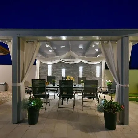 Holiday House Marija With Private Pool Casa vacanze